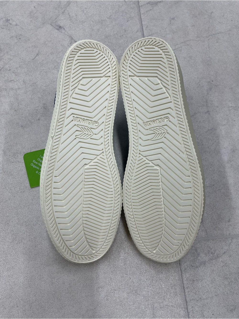 (CA-4) Cariuma OCA Low Canvas Sneakers - Picture 5 of 5